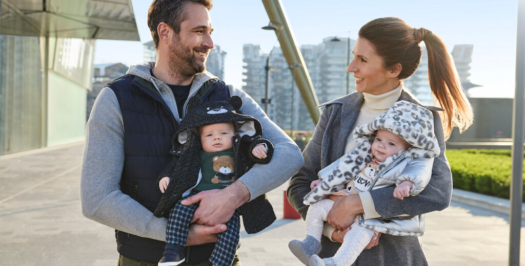 https://www.chicco.fr/dw/image/v2/BJJJ_PRD/on/demandware.static/-/Sites-Chicco-France-Library/fr_FR/dw7ad652dd/site/category-pages/abbigliamento -baby/baby-sf-1024x520.jpg